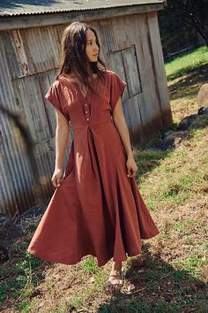 Rich Girl Fashion, Maple Coffee, Conservative Fashion, Thrift Inspo, Vintage Summer Dresses, Sporty Sneakers, Travel Dress, Midi Dress Casual, Sweet Style