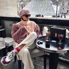 Outfits With Balenciaga Sock Sneakers, Beige Balenciaga Sneakers Outfit, Styling Balenciaga Sneakers, Balenciaga Sneakers Outfit Sock, Hailey Bieber Balenciaga Sneakers