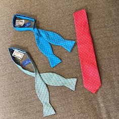 Southern Tide Bow Tie And Necktie Bundle! The Bow Ties Are New With Tags. All 3 Are 100% Silk. Cute Nautical Theme! Red Fitted Summer Tie, Tied Hands, Southern Tide, Floral Bow Tie, Silk Bow Ties, Blue Football, Pink Paisley, Fish Patterns, Tie Colors