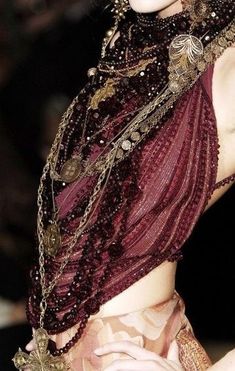 Midcentury Medieval, Harry Clarke, Detail Couture, Ethno Style, Marsala Wine, Gianfranco Ferre, Looks Style, Fashion Details, Fashion Week Spring