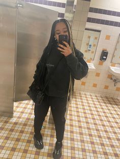 Black Essentials Hoodie Outfit Ideas, Cute Bummy Outfit Winter, Outfits With Essentials Hoodie, Essentials Sweater Outfit, Essentials Outfit Black Women, Essentials Hoodie Outfit Women Black, Matching Hoodie And Sweatpants Outfit, Black Essentials Hoodie Outfit, Hoodie Outfit Black Women