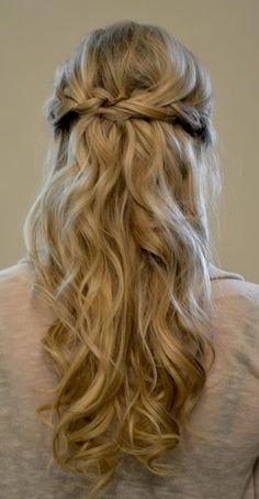 styles on b - gallery Bridesmaids Curls, Half Updo Hairstyles, 2015 Hairstyles, Bridal Parties, Trendy Wedding Hairstyles, Penteado Cabelo Curto, Half Up Hair, Wedding Hair And Makeup, Trendy Wedding