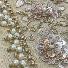 a close up view of some pearls and chains