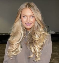 Romee Strijd Hair, Vanilla Antique, Expensive Blonde, Bombshell Blonde, Long Silky Hair, Romee Strijd, Long Hair Color, Dark Blonde Hair, Blonde Hair Inspiration