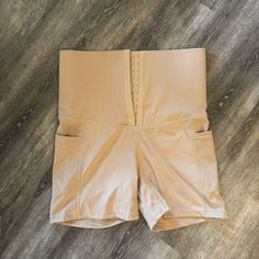 Nude Workout Shorts With Built In Faja Or Waist Trainer. Also Has Pockets. Size Large In Excellent Condition Never Worn. No Brand. Shapewear Shorts, Fashion Nova Shorts, Dolphin Shorts, 60 Fashion, Levi Jeans 501, Pleated Shorts, Spring Jackets, Sweat Shorts, Waist Trainer