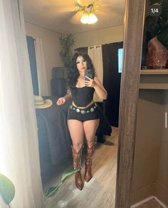 Mexican Boots Outfits Women, Baddie Rodeo Outfits, Jaripeo Outfits Shorts, Vaquera Outfits Women, Cowgirl Mexican Outfits, Banda Concert Outfit Mexican, Picolandia Outfits Women, Summer Baile Outfits, Baddie Western Outfits