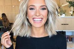 How To Cut Your Hair At Home Medium Blonde Hair, Hair Length Chart, Hair Color Crazy, Short Layered Haircuts, Cute Hairstyles For Medium Hair, Haircut For Thick Hair, Short Blonde, Short Blonde Hair, Short Bob Hairstyles