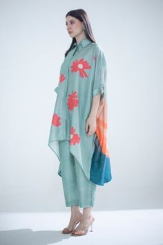 Deep turquoise high low shirt kaftan with floral and abstract geometric print. Paired with a plain straight pant. - Aza Fashions Kaftan Pattern, High Low Shirt, Dupion Silk, Floral Print Shirt, Straight Pants, Three Quarter, Geometric Print, Silk Printing, Aza Fashion