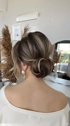 Julia Fratichelli Hair Education | One of your favorite hairstyle! This look received so much love on my Instagram, TikTok, and YouTube, so I'm sharing the step-by-step... | Instagram Hair Pro, Hair Education, Curly Ponytail, Hair Do, Short Hair Tutorial, Favorite Hairstyles, Easy Tutorial, So Much Love, Level Up