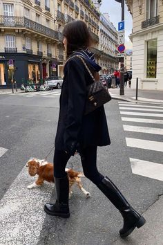 French Winter Style, French Winter Fashion, Leia Sfez, Women Boots Outfit, Stile Kylie Jenner, Black Boots Outfit