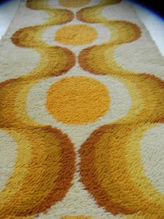 a yellow and white rug with circles on it