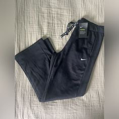 Brand New With Tags Medium Black Therma Nike Sweatpants Very Soft Fleece Interior Smoke Free Home Nike Sweatpants, Black Nike, Nike Pants, Nike Black, Fancy Dresses, Black Nikes, Track Pants, Nike Women, Pant Jumpsuit