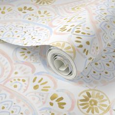 a white and gold wallpaper with an ornate design on the bottom half of it