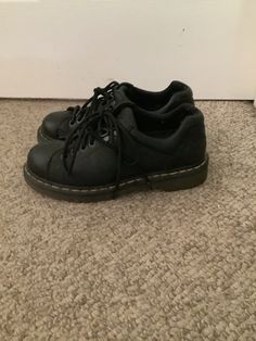 This nice pair of vintage 90s Y2K Dr Martens black platform lace up Oxford tie loafer work shoes comes to you in a size 7. As you can see from the pictures of heels- gently worn n loved. Ready to wear. Good overall cond. Streetwear Oxfords With Lug Sole And Round Toe, Black Platform Lace-up Oxfords, Black Platform Oxfords For Streetwear, Casual Round Toe Oxfords For Streetwear, Platform Oxfords With Round Toe For Streetwear, Casual Oxfords With Platform And Round Toe, Casual Platform Oxfords With Round Toe, Black Platform Lace-up Shoes For Streetwear, Streetwear Oxfords With Rubber Sole And Round Toe