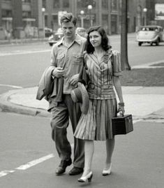 40s Aesthetic, 1940s Aesthetic, Shorpy Historical Photos, Cute Maternity Shirts, Fashion 60s, Fashion 1940s, Vintage Couples, Fashion 90s