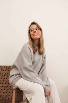 Our oversized sweatshirt is made with cozy blend of fleece and perfect for casual wear. This sweatshirt is tailored in a relaxed, oversized silhouette that lends itself to comfortable wear. Perfect for layering, wear this with your jeans, joggers, trousers and dress,to look effortlessly comfy in casual style. This style is also available in buttermilk, pink, brown, black, graphite. You can choose the color in the options. 85% Cotton, 10% polyester, 5% elastane Our model is 166 cm with an 86 cm b Cozy Crew Neck Sweatshirt With Soft Texture, Soft Texture Crew Neck Sweatshirt, Oversized Plain Hoodie With Crew Neck, Oversized Plain Sweatshirt For Winter, Oversized Plain Winter Sweatshirt, Gray Oversized Drop Shoulder Sweatshirt, Oversized Crew Neck Sweater With Soft Texture, Oversized Gray Drop Shoulder Sweatshirt, Oversized Gray Sweater For Everyday