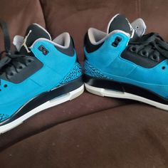 Size 9 Used Jordan Retro 3 Powder Blue Slight Creasing And Discoloration Easily Restorable Blue Low-top Sneakers With Ortholite Insole, Blue Sneakers With Ortholite Insole For Streetwear, Blue Low-top Sneakers With Removable Insole, Blue High-top Jordan Shoes With Abzorb Midsole, Blue Jordan Shoes With Rubber Sole For Sports, Sporty Blue Jordan Shoes With Abzorb Midsole, Custom Blue Sneakers With Cushioned Footbed, Turquoise Sneakers For Sports With Round Toe, Blue Lace-up Jordan Shoes