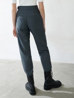 MO&Co. Women's Wool Blend Irregular Wrap Pants Features : - High waist- Small tapered pants- Double side pocket designCode: MBB1PAT032The length of size M is 95cmWhite: Model is 175cm tall and wearing a size M MATERIALS & CARE : Material: 56.1% Polyester 43.9% WoolDo not wash, do not bleach Hang to dry, do not tumble dry Iron at low temperatures, professional dry cleaning Do not expose to the sunTips: Wrap metal parts before dry cleaningPlease select your own size in the size chart according to Wrap Pants, Stylish Pants, Tapered Pants, Casual Stylish, Side Pocket, Kendall Jenner, Pocket Design, Workout Pants, Black Pants