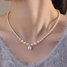 Elevate your style with our exquisite pearl necklace in sterling silver, a stunning masterpiece that exudes timeless sophistication. Crafted to perfection, this necklace is the ultimate accessory for those who appreciate the finer things in life.Material: 925 SilverPlating Color: SilverLength: 410+90 mm قلادات متدلية, Neck Pieces Jewelry, Pearl Jewelry Set, Fancy Jewelry Necklace, Pretty Jewelry Necklaces, Pearl Jewelry Design, Pearl Necklace Designs, Pearl And Diamond Necklace, Freshwater Pearl Jewelry