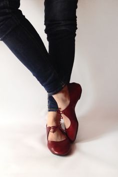 Low Heeled Shoes For Women, Red Ballet Flats, Mode Shoes, Shoe Ideas, Crazy Shoes, If The Shoe Fits, Shoe Fits, Wearing Red, Shoe Obsession