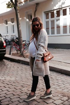 Outfit: Die Herbst-Uniform - Journelles Pregnant Pants, Winter Pregnancy, Pregnancy Outfit, Preggo Fashion, Pregnancy Style, Maternity Outfits