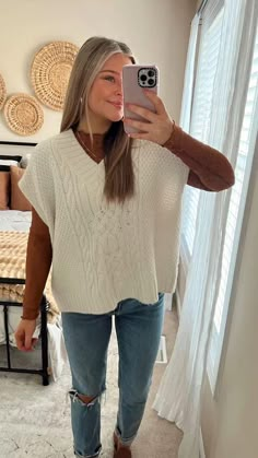 Autumn Essentials Fashion, Banquet Outfits For Women Winter, Cute Moving Day Outfit, Neutral Shirts Women, Wide Light Jeans Outfit, American Eagle Winter Outfits, Cider Tasting Outfit, Outfits To Shop In, Cloudy Outfit Ideas Summer