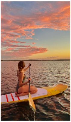 Paddle Boarding Ocean, Paddle Boarding Sunset, Ocean Paddle Boarding, Surf Photo Ideas, Paddle Board Poses, Paddle Board Pics, Surf Board Pictures, Paddle Boarding Pictures Instagram, Stand Up Paddle Boarding Aesthetic