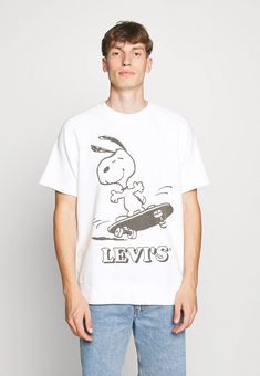 NEW Levis X Peanuts Snoopy Short Sleeve White Crewneck Shirt Sweater Unisex NWT. Levi's Casual Cotton Sweatshirt, Casual Levi's Cotton Sweatshirt, Levi's Casual Streetwear Top, Levi's Casual Top For Streetwear, Vintage Levi's Cotton Tops, Casual Short Sleeve Sweatshirt With Logo Print, Snoopy Shirt, White Crewneck, T Shirts Men