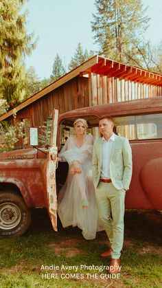 From the rugged Oregon Coast to the majestic Cascade Mountains, discover breathtaking wedding venues in the Pacific Northwest. Imagine exchanging vows with the Pacific Ocean as your backdrop or celebrating amidst towering forests. Find inspiration for your dream wedding in this captivating region. Photo by Andie Avery Photography