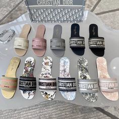 Christian Dior Slippers, Dior Slippers, Christian Dior Slides, Zapatillas Louis Vuitton, Dior Flats, Kosmetyki Mary Kay, Dior Slides, Pretty Sandals, Pretty Shoes Sneakers