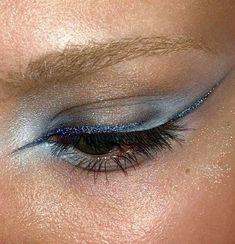 Blue Eyes Eyeshadow, Coachella Makeup, Vampy Makeup, Maquillage On Fleek, Silver Makeup, Face Art Makeup, Makeup Obsession, Blue Makeup