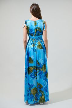 The Neiva Floral Descanso Pleated Maxi Dress is the perfect party dress for warmer weather! Ruched shoulders top a plunging V neckline. A pleated flat waistband creates a cinched waist and sits atop an ethereal, gathered maxi skirt. Add on any heels to match this stunning dress!- Plunging V neckline- Lined- Zipper- Pleats- Color: Blue GreenSize + Fit - Model is 5'8" and wearing size XS- Measurements taken from size S - Waist: 14 1/2"- Length: 60" Fabric Self:100% Polyester Lining:97% Polyester 3 Pleated Maxi Dress, Pleated Maxi, New Instagram, Perfect Party, Cinched Waist, Stunning Dresses, Shoulder Top, Maxi Skirt, Fitness Models