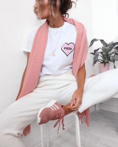 How would you go about styling a pair of millennial pink sneakers? Millenial Pink, Shoes Outfit, Next Clothes, Street Style Chic, Girls Tees, Harajuku Fashion