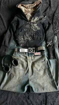 Y2k grunge outfit Grunge Outfits 2000s, 2000s Grunge Outfits, Emo Y2k Outfits, 2000s Grunge Aesthetic, Emo Grunge Outfits, Grunge Outfits Y2k, Grunge Y2k Outfits, Grungy Outfit, Y2k Grunge Aesthetic