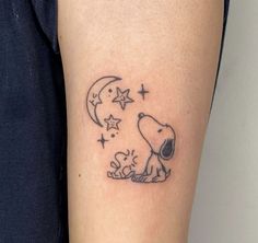 Snoopy tattoo Small Indie Tattoos, Sparkle Tattoo, How To Have Style, Handpoke Tattoo, 4 Tattoo, Hand Poked Tattoo, Cute Little Tattoos, Dainty Tattoos