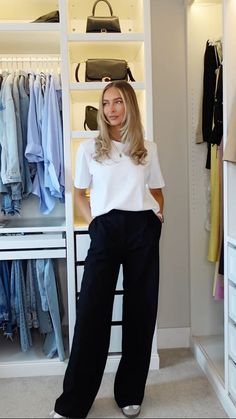 Normcore Work Outfit, Work Casual Sneakers Outfit, Dress Pants Sneakers Outfit, Casual Work Outfits Women Office Simple, Corporate Girlie Outfits, Business Casual With Sneakers Women, Edgy Classic Style, Adidas Samba Outfit Women, Normcore Outfits