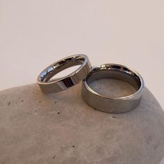 These couple rings have a simple and sleek design. They are made of stainless steel, ensuring they will maintain their impeccable appearance for a long time. The men's ring is 6mm thick, while the women's ring is 4mm. This is a perfect gift option for a loved one. Material: Stainless Steel. Finish: Rhodium plated. Men's Ring Width: 6mm. Women's Ring Width: 4mm. 🔸more from us🔸 https://www.etsy.com/shop/DoraJewelryAccessory Simple Silver Rings For Men, Couple Rings Simple, Couple Rings Silver, Industrial Ring, Silver Rings Simple, Minimalist Ring, Unisex Ring, Ring Promise, Men's Ring