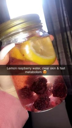 Raspberry Water, Healthy Water Recipes, Fruit Infused Water Recipes, Healthy Water Drinks, Easy Healthy Smoothies, Smoothie Drink Recipes, Detox Water Recipes, Healthy Drinks Smoothies