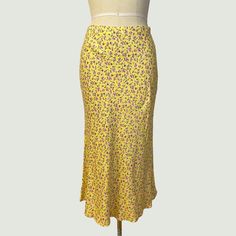 New With Tags. Perfect Skirt For The Warmer Weather. Yellow Midi Skirt With Purple And White Floral Print. Elastic Waistband. Measurements (Garment Laying Flat): Waist - 14" Hips - 20" Bottom Opening - 32" (Relaxed) Length - 33" Fabric Content: 100% Polyester Care Label Instructions: Dry Clean Or Hand Wash Cold. Please Note That: Dogs In Home; Smoke-Free Home; Measurements Are Approximate; We Use/Reuse Recycled Packaging When Possible; And Product Color May Vary Slightly Due To Photographic Ligh Non-stretch Yellow Skirt For Summer, Casual Yellow Maxi Skirt For Summer, Yellow Fitted Maxi Skirt For Day Out, Yellow Long Skirt For Summer, Yellow Floral Print Maxi Skirt For Spring, Yellow Floral Print Maxi Skirt For Summer, Spring Floral Print Yellow Maxi Skirt, Spring Yellow Floral Print Maxi Skirt, Yellow Maxi Skirt For Day Out