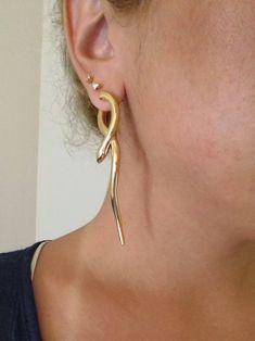 Model : Hanging Snake Earrings (L size) Collection: Ofis Metal of Construction: Brass Gold-plated with lustrous effect Handcrafted in Greece 100% ++ IN STOCK AVAILABLE FOR IMMEDIATE SHIPMENT: 3 pcs GOLD-PLATED ++ This item's measurements are (Approximately): Length 9.5cm (from the stud) Weight: approx. 22 gr. / 0.82oz Dear all, Please note that we partnered with FedEx Couriers for all orders from USA. Therefore, please inform us at NOTES section or via email a valid contact number and email addr Gold Internally Threaded Drop Earrings, Gift Dangle Earrings, Elegant Dangle Plug Earrings With Internal Threads, Unique Drop Cartilage Earrings, Internally Threaded Dangle Earrings, Gold Snake Jewelry, Earrings Hanging, Handmade Hanging, Snake Jewelry