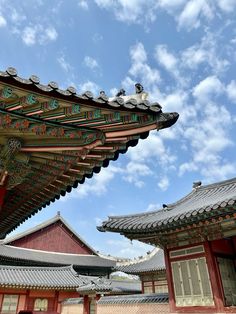 #gyeongbokgungpalace #aesthetic #hanok #seoul Countryside Vacation, Korean History, Korean Hanbok, Asia Destinations, Cityscape Painting, Korean Language, South Korea, Seoul