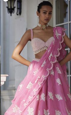 Indian Sister Of The Bride Outfit, Unique Indian Dresses Ideas, Shaadi Lengha, Bridal Pink Lehenga, Stylish Lehenga Designs, Lengha Blouse Designs, Trendy Outfits Indian