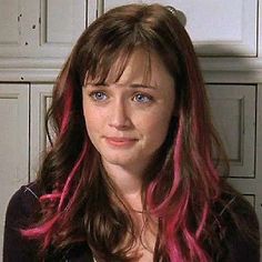 Rory Gilmore Hair, Hair Stripping, Hairstyles For Layered Hair, Pink Highlights, Shot Hair Styles, Brown Hair With Highlights