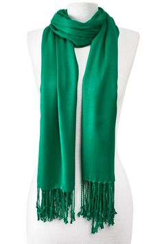 The green viscose flag Pashmina is the best companion for cold days, sliding over your shoulders and never losing its charm and elegance in all occasions of use.
 With a cozy touch of viscose, this pashmina brings charm and elegance to every occasion, whether it's a wedding, a cold day, work or even the perfect gift. Its practical design unfolds into a soft touch that doesn't wrinkle much for your everyday wear. Carry your pashmina wherever you go!
 code 030212 Flag Sizes, Practical Design, Mens Scarves, Day Work, Cold Day, Daily Life, A Wedding, Everyday Wear, Flag