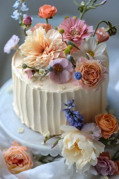 49  Small Wedding Cake Ideas for an Intimate Celebration Small Wedding Cake Ideas, Buttercream Rosette Cake, Pastel Wedding Cakes, Small Wedding Cake, Black And Gold Cake, Gold Leaf Cakes, Garden Wedding Cake, Sugar Flowers Cake, Wedding Cake Ombre