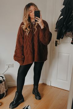 Curvy Winter Outfits, Plus Size Winter Outfits, Look Legging, Plus Size Fall Outfit, Vest Outfit, Look Plus Size, Outfit Pink, Mens Sweater