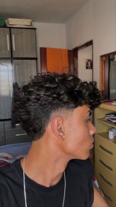 Baby Mullet, Low Fade Curly Hair, Curly Hair Taper, Mullet Curly, Mens Haircuts Wavy Hair, Hair Types Men, Taper Fade Short Hair, Fade Haircut Curly Hair