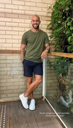 Men Training Outfit, Mens Casual Shoes With Shorts, Look Casual Hombre, Clothes For Men Over 50, Shoes With Shorts, Sporty Outfits Men, Casual Sporty Outfits, Minimalist Fashion Men, Mens Fashion Edgy