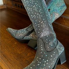 Omg !! These Stunning Western Boots Are Fabulous! Brand New - Never Worn- 2” Black Comfort Heel, Tall 17” Shaft, Average Size Shaft Width, Easy On / Off Zipper Tucked Away On Inside Side Of Boot, Oval Toe And All Eyes Looking At You !! Beautiful Silver Tone Boots With Larger “Multi Color Reflective Rhinestones ” Scattered Among Other Smaller Silver Studs , That Reflect Light To Give A Unique Glam Look To These Boots With Fine Black Detailing Lines. Black Heels, Topside / Bottom Sole Also Eye Cat Silver Sparkling Boots For Fall, Sparkling Silver Boots For Fall, Silver Bling Boots With Pointed Toe, Silver Bling Boots With Round Toe, Silver Rhinestone Boots With Round Toe, Silver High Heel Western Boots, Glam Look, Cowboy Boots Women, Glam Looks