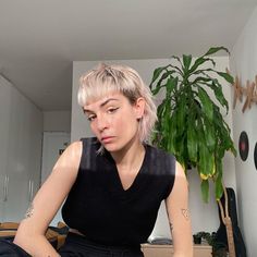 Short Mullet Shaved Sides Woman, Pixie Mullet Shaved Sides, Haircut Inspo, Change Hair, Foto Aesthetic, Hair 2024